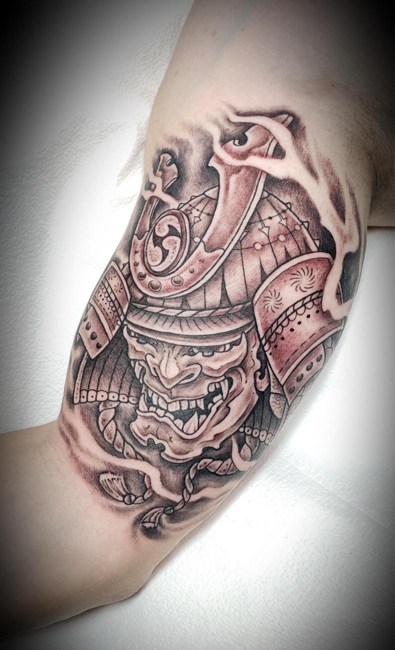 Lacey McClellan H&H Las Vegas tattoo artist